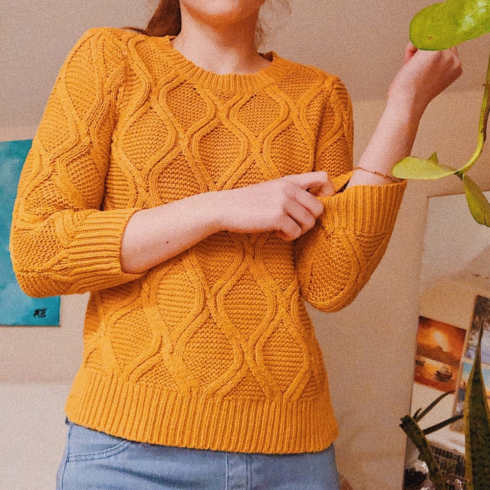 Mustard yellow mid sleeve autumn sweater 🍁